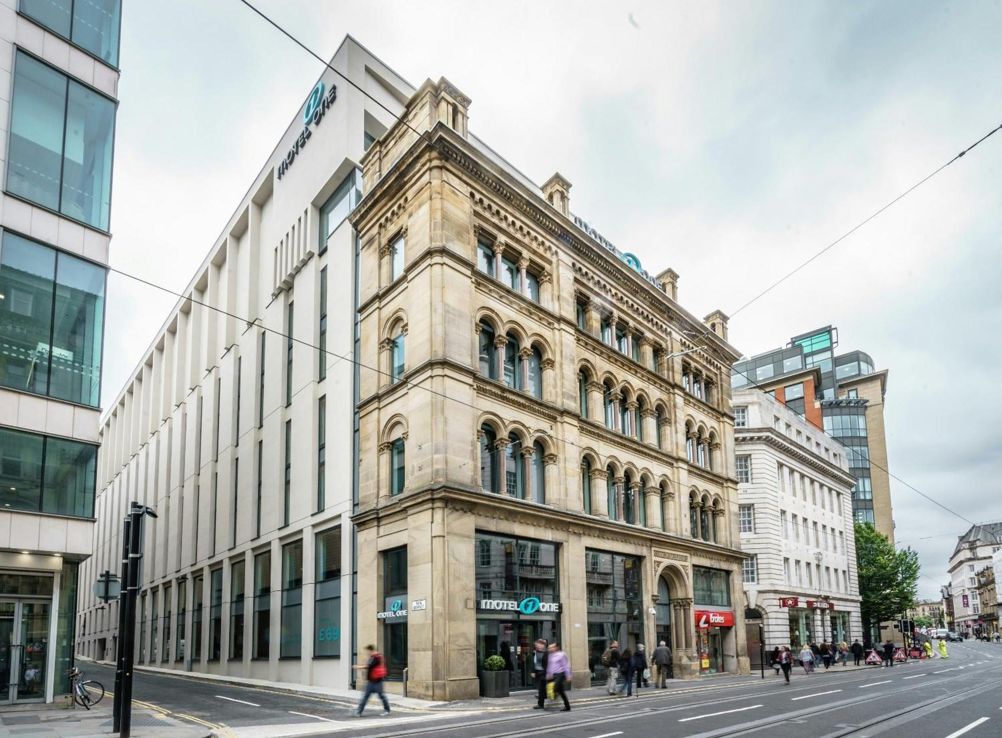 Motel One Manchester-Royal Exchange — Photos 1